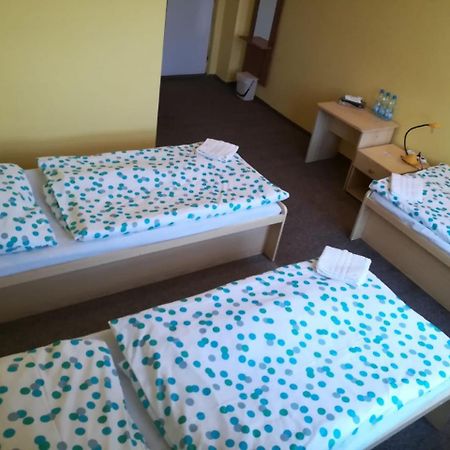 Hotel Modrá hvězda Sadská Esterno foto