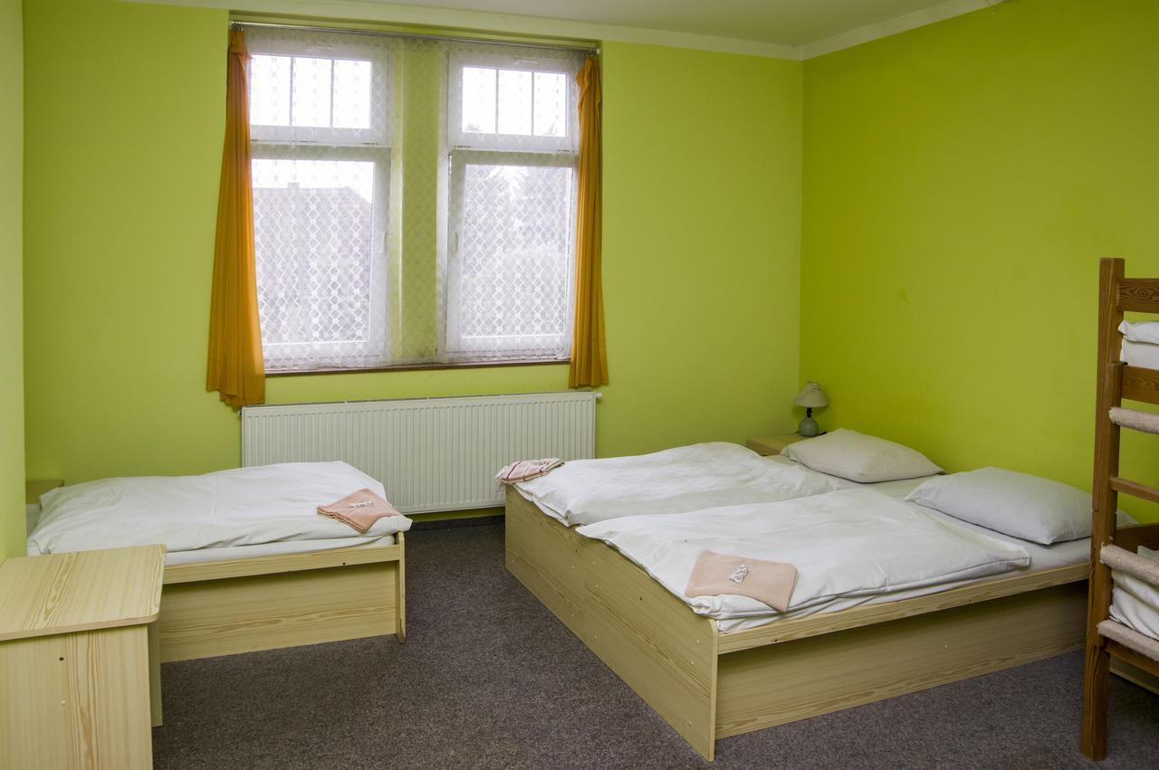 Hotel Modrá hvězda Sadská Esterno foto
