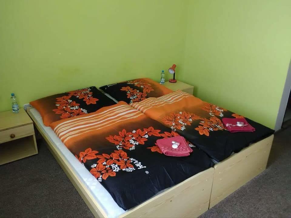 Hotel Modrá hvězda Sadská Esterno foto