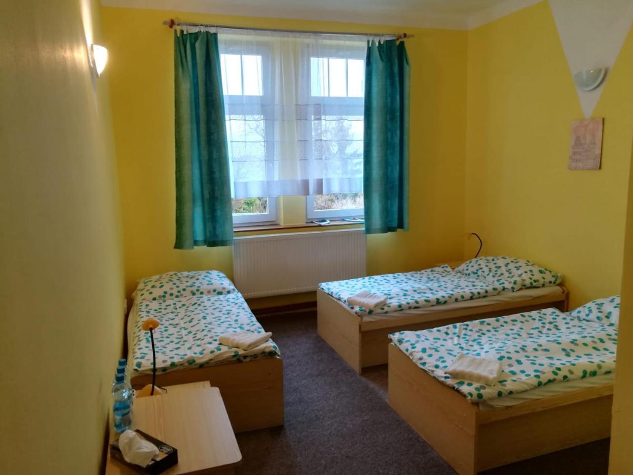 Hotel Modrá hvězda Sadská Esterno foto