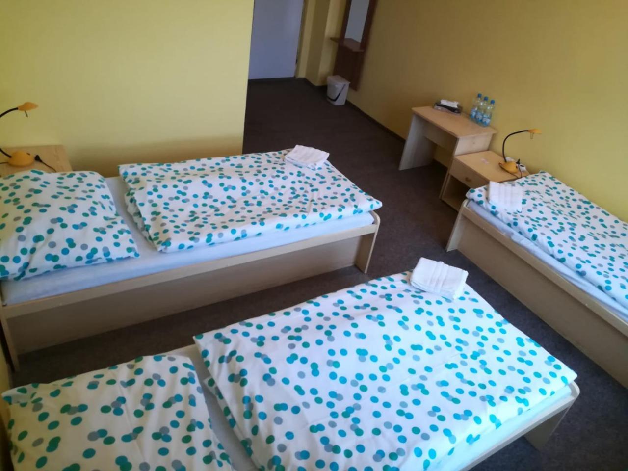 Hotel Modrá hvězda Sadská Esterno foto